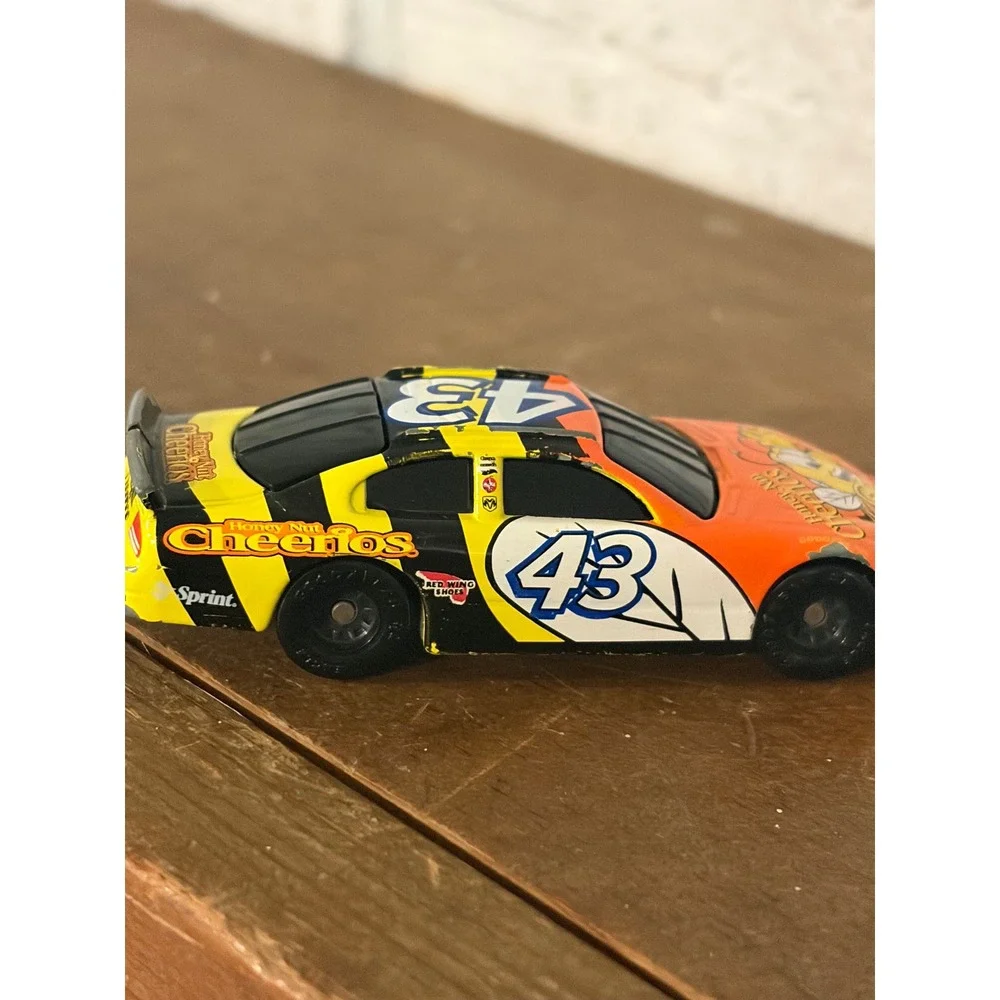 2001 John Andretti #43 Honey Nut Cheerios Dodge R/T 1:64 NASCAR Die cast Car